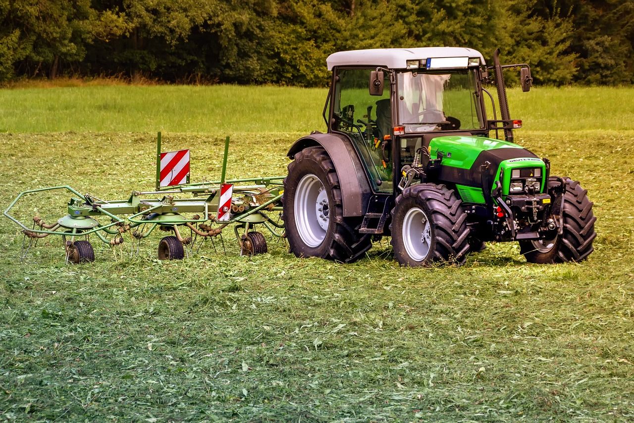 Nowoczesne rolnictwo - jakie ciągniki wybrać dla swojej farmy?