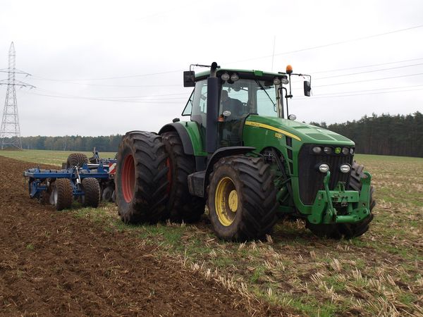 Jak dobrze wybrać traktor dla Twojego gospodarstwa